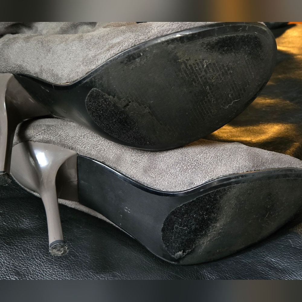 Bebe Women's Gray Suede vintage Ankle Boots sz8 - Picture 5 of 8